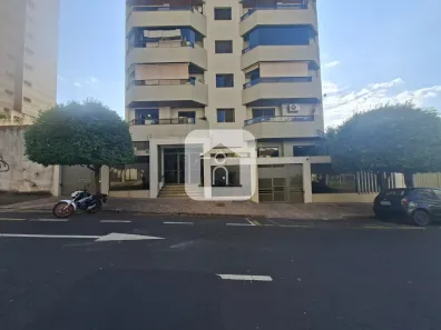 Apartamento com 4 Quartos para alugar, 205m² no Martins, Uberlândia