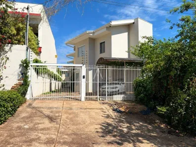 Sobrado com 3 Quartos para alugar, 76m² no Cancelli, Cascavel