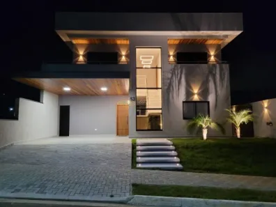 Sobrado à venda, 220m² no Loteamento Floresta, São José dos Campos