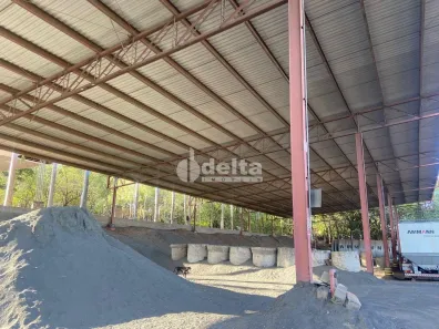 Ponto Comercial para alugar, 3683m² no Distrito Industrial, Uberlândia