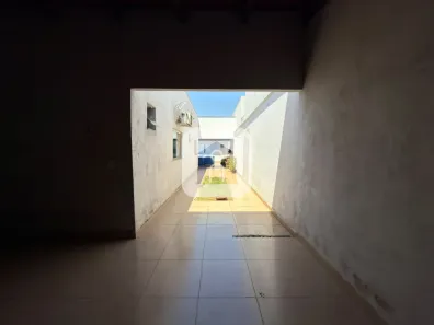 Casa com 3 Quartos para alugar, 250m² no Jardim Europa, Uberlândia