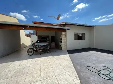 Casa com 3 Quartos à venda, 130m² no Conjunto Habitacional Alexandre Urbanas, Londrina