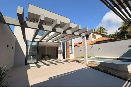 Sobrado com 3 Quartos à venda, 162m² no Balneário Gardem Mar, Caraguatatuba