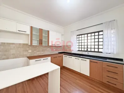 Sobrado com 3 Quartos para alugar, 132m² no Parque das Laranjeiras, Maringá