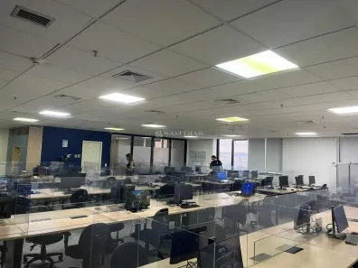 Sala Comercial para alugar, 300m² no Parque Industrial Tomas Edson, São Paulo
