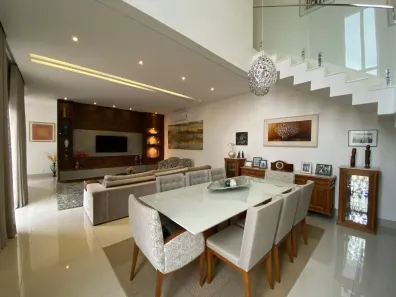 Sobrado com 4 Quartos à venda, 282m² no Jardim Karaíba, Uberlândia