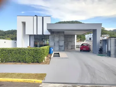 Casa de Condomínio com 4 Quartos à venda, 400m² no Santa Regina, Camboriú