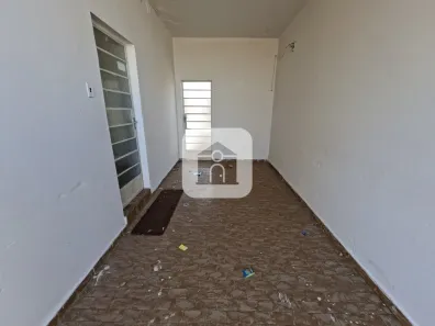 Casa com 3 Quartos para alugar, 60m² no Custódio Pereira, Uberlândia