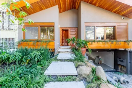 Casa com 4 Quartos à venda, 323m² no Três Figueiras, Porto Alegre