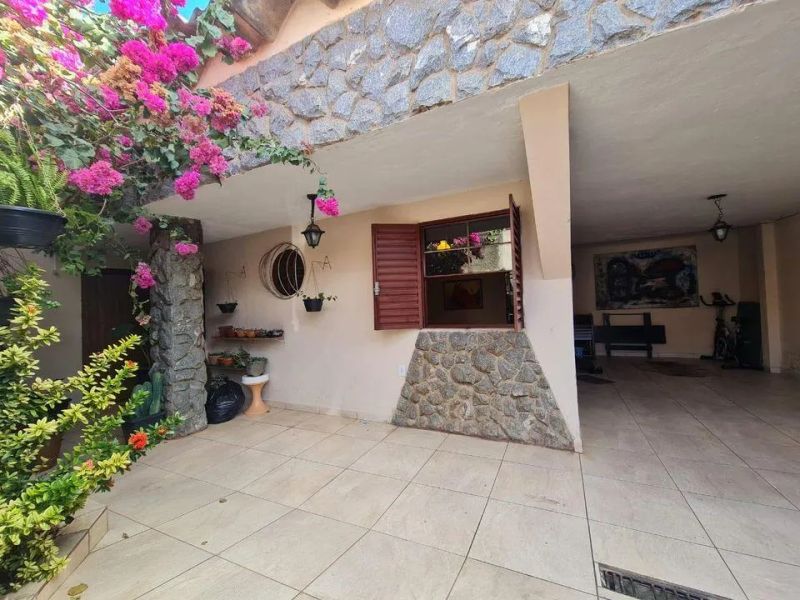 Casa com 3 quartos — Santa Mônica, Belo Horizonte