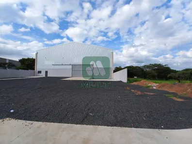 Casa com 1 Quarto para alugar, 1900m² no Marta Helena, Uberlândia