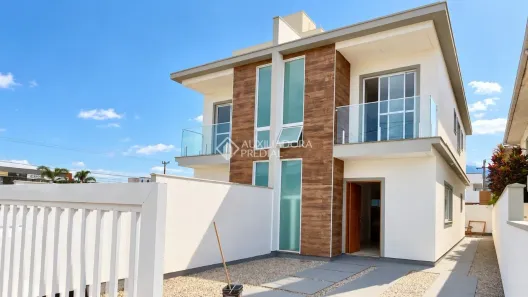 Sobrado com 3 Quartos à venda, 118m² no Nova Palhoça, Palhoça