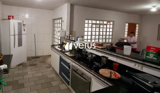Casa com 3 Quartos à venda, 330m² no Santa Mônica, Uberlândia