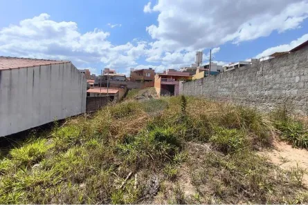 Lote/Terreno à venda, 200m² no Jardim Centenário, Perdões