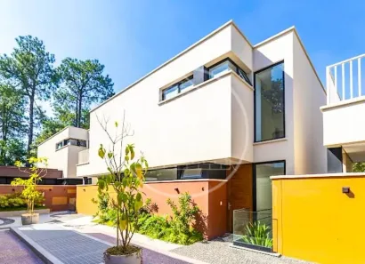 Sobrado com 4 Quartos à venda, 350m² no Jardim Cordeiro, São Paulo