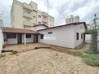 Casa com 5 Quartos para alugar, 280m² no Santa Mônica, Uberlândia