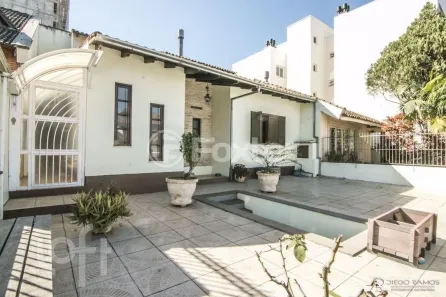 Casa com 3 Quartos à venda, 275m² no Passo da Areia, Porto Alegre