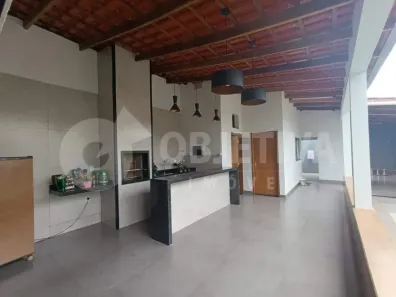 Casa com 3 Quartos à venda, 200m² no Jardim Karaíba, Uberlândia