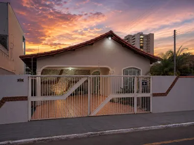 Casa com 4 Quartos à venda, 159m² no Jardim América, Goiânia