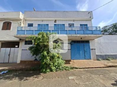Sobrado com 5 Quartos à venda, 250m² no Umuarama, Uberlândia
