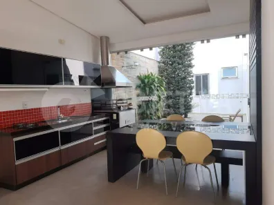Casa com 3 Quartos para alugar, 280m² no Fundinho, Uberlândia