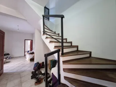 Sobrado com 4 Quartos para alugar, 266m² no Gonzaga, Santos