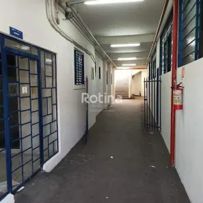 Prédio Comercial para alugar, 300m² no Bom Jesus, Uberlândia
