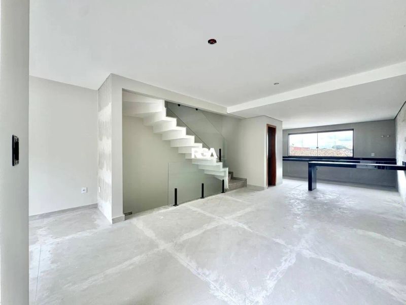 Casa com 3 quartos — Santa Amélia, Belo Horizonte