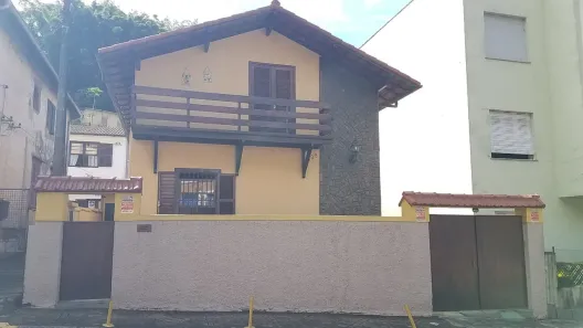 Casa com 4 Quartos à venda, 300m² no Valparaíso, Petrópolis