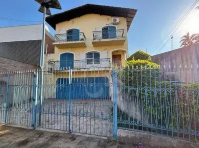 Sobrado com 4 Quartos à venda, 380m² no Iguaçu, Londrina