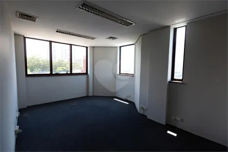 Sala Comercial para alugar, 65m² no Vila Tramontano, São Paulo