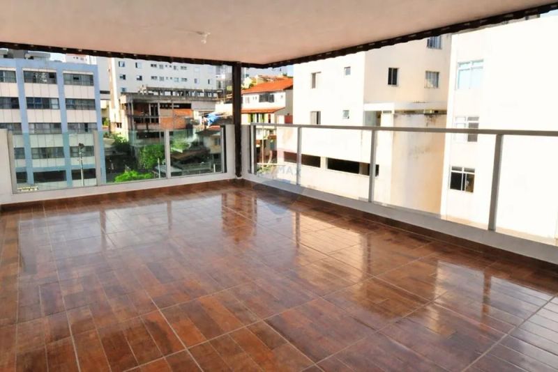 Cobertura com 4 quartos — Sagrada Família, Belo Horizonte