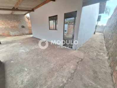 Casa com 2 Quartos para alugar, 120m² no Jardim Europa, Uberlândia