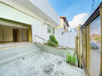 Casa com 6 Quartos à venda, 270m² no São José, Belo Horizonte