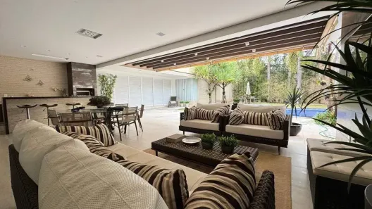 Casa de Condomínio com 3 Quartos para alugar, 525m² no Jardim Karaíba, Uberlândia