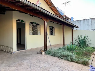 Casa com 3 Quartos à venda, 200m² no Arvoredo, Contagem