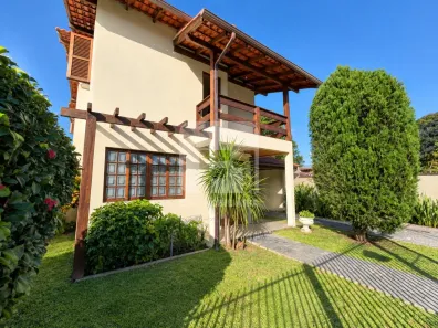 Casa com 3 Quartos para alugar, 140m² no Carianos, Florianópolis