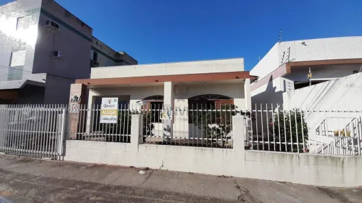 Casa com 3 Quartos para alugar, 120m² no Coloninha, Araranguá