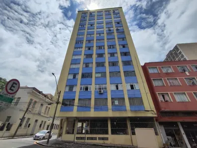 Apartamento com 3 Quartos para alugar, 90m² no Centro, Curitiba