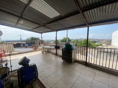 Sobrado com 2 Quartos à venda, 250m² no Chácara Eliana, Marília