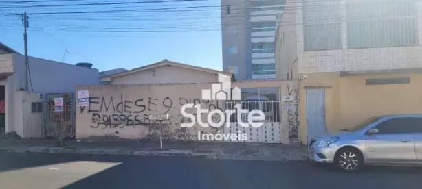 Casa com 7 Quartos à venda, 128m² no Santa Mônica, Uberlândia