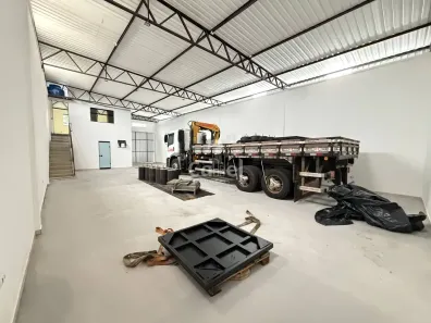 Galpão/Depósito/Armazém com 2 Quartos para alugar, 360m² no Boqueirão, Curitiba