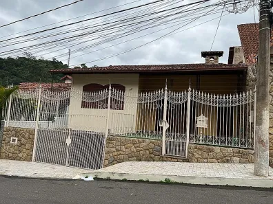 Casa com 4 Quartos para venda ou aluguel, 270m² no Vale do Ipê, Juiz de Fora