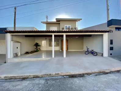 Casa com 3 Quartos para alugar, 153m² no Jardim Itaipu, Marília