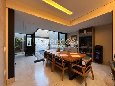 Casa com 3 Quartos à venda, 170m² no Jardim Patrícia, Uberlândia