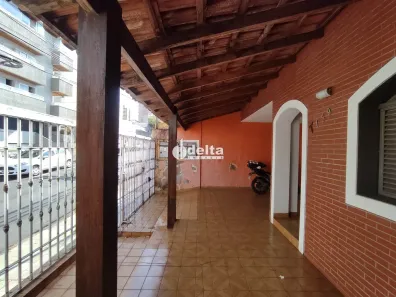 Casa com 7 Quartos para alugar, 360m² no Lídice, Uberlândia