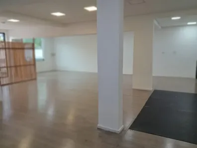 Prédio Comercial para alugar, 800m² no Green Valley Alphaville, Barueri