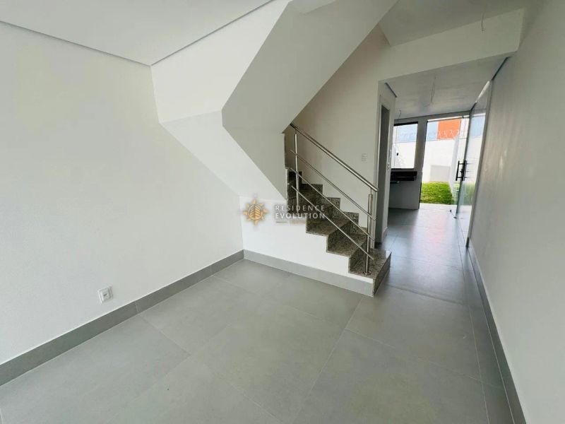 Casa com 2 quartos — Santa Mônica, Belo Horizonte