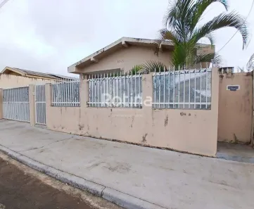 Casa com 3 Quartos para alugar, 90m² no Marta Helena, Uberlândia