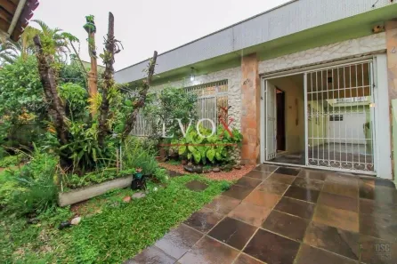 Casa com 3 Quartos à venda, 300m² no Passo da Areia, Porto Alegre